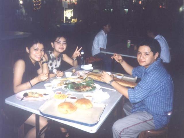 arati & friends in singapore 1